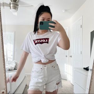 White Levi’s Tee Shirt